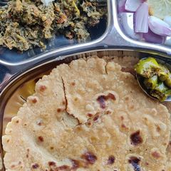 A picture of Makke ki roti.