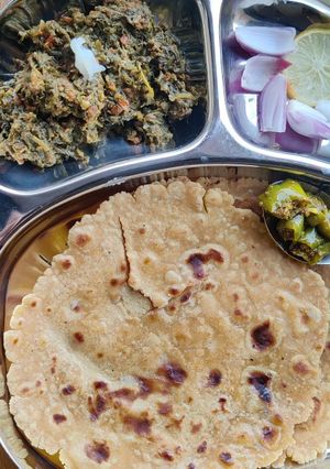 A picture of Makke ki roti.