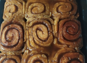 Una foto de Rollos de canela con caramelo
