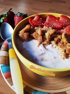 Una foto de Gachas Frías de Tarta de Queso y Fresas