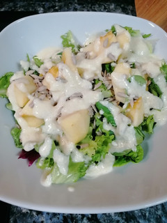Una foto de 344. Ensalada de manzana con pipas y aderezo de yogur al toque dulce