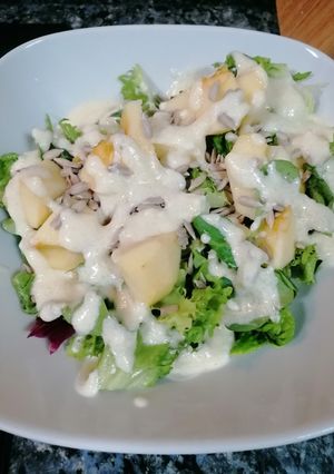 Una foto de 344. Ensalada de manzana con pipas y aderezo de yogur al toque dulce