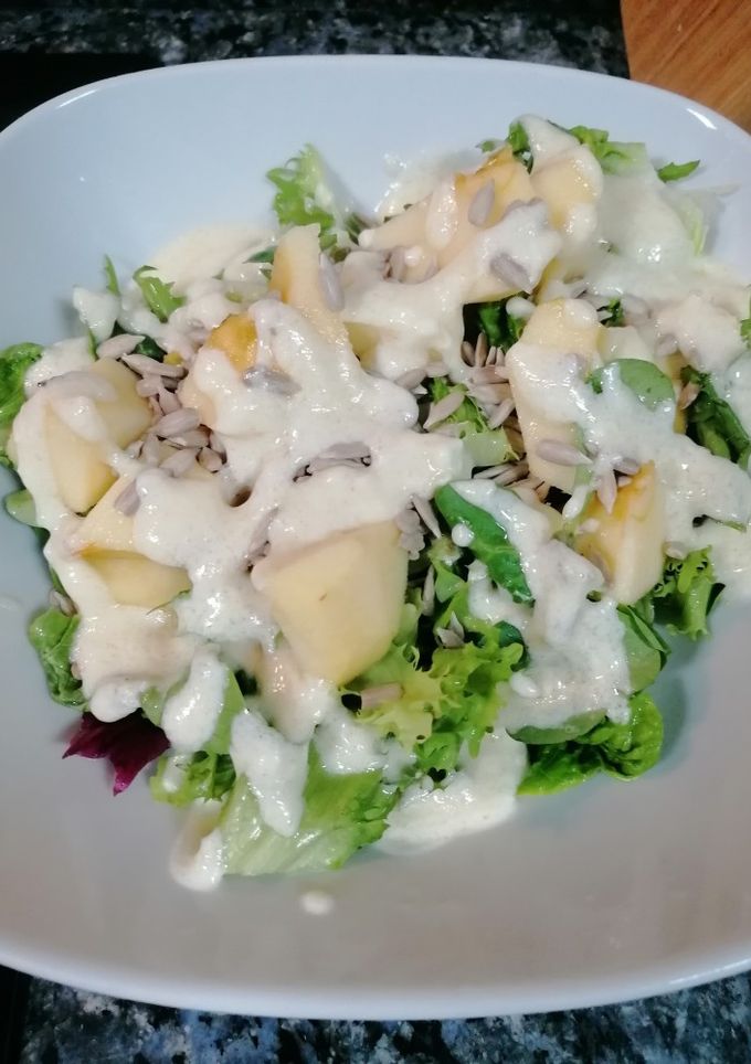 Una foto de 344. Ensalada de manzana con pipas y aderezo de yogur al toque dulce