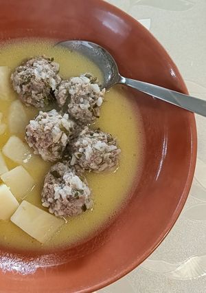Φωτογραφία της συνταγής Γιουβαρλάκια με πατάτες αυγολέμονο