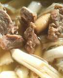 Canh bò hầm nấm mối