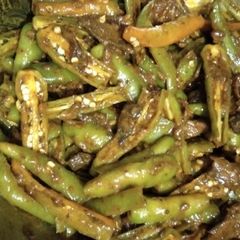 A picture of Green chilli pickle.