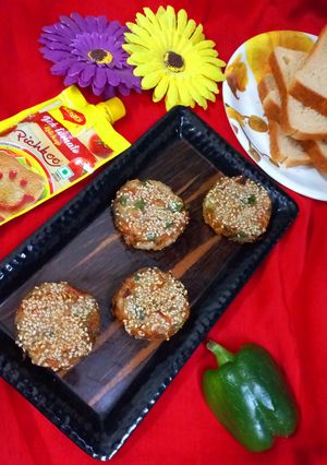 वेज ब्रेड गोल्ड काॅइन्स (Veg Bread Gold Coins ki recipe in hindi) रेसिपी मुख्य फोटो