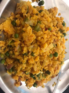 वेज़ीटेबल पोहा (Vegetable Poha recipe in Hindi) रेसिपी मुख्य फोटो