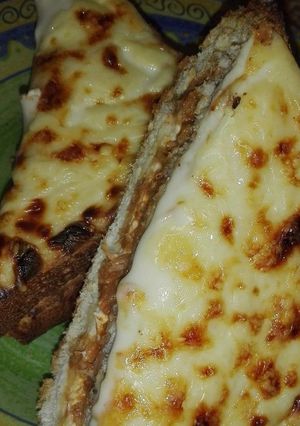 A picture of Cheese sandwich.