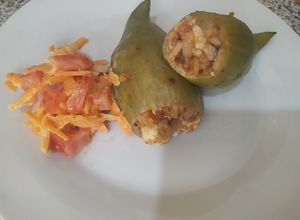 Una foto de Caigua rellena con carne de soya y choclo