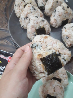 Foto resep Tuna Onigiri / Nasi Kepal Onigiri
