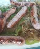 Salchichas de cerdo frescas con anisete, pimiento verde y ceba