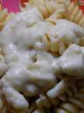 Tirabuzones con salsa blanca para mi nieta