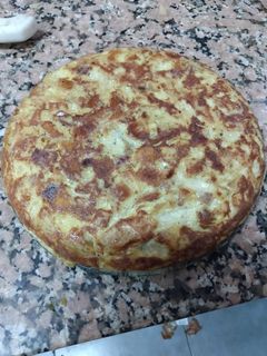 Una foto de Tortilla española con cantimpalo