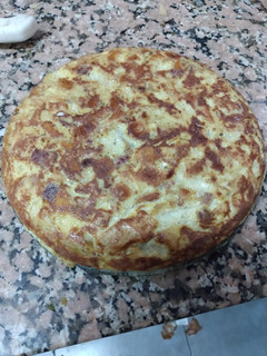 Una foto de Tortilla española con cantimpalo