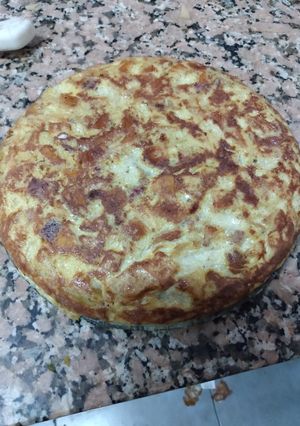 Una foto de Tortilla española con cantimpalo