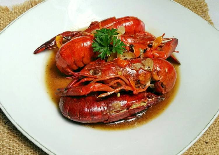 Langkah Mudah untuk Menyiapkan Lobster Saus Tiram Lada Hitam, Bisa Manjain Lidah