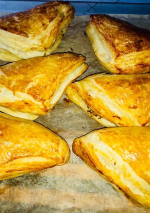 Фото Слойки очень вкусные с любой начинкой (слоённое тесто).