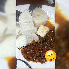 A picture of Boiled yam with spring onion sauce.