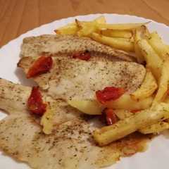 Una foto de Merluza con patatas al horno