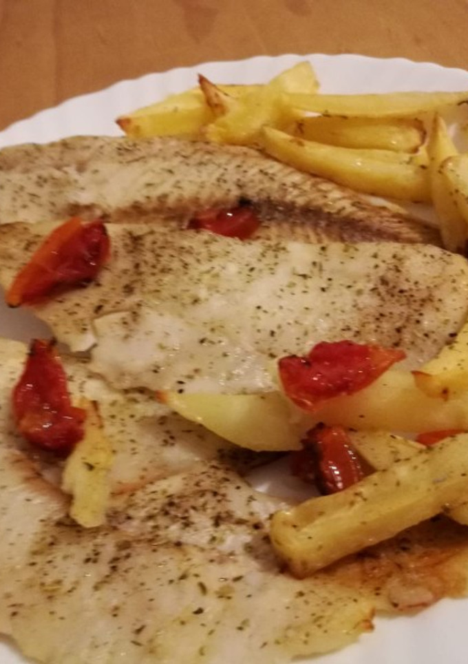 Una foto de Merluza con patatas al horno