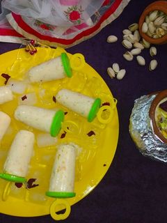 મેંગો પિસ્તા કુલ્ફી(Mango pista kulfi recipe in gujarati) રેસીપી મુખ્ય ફોટો