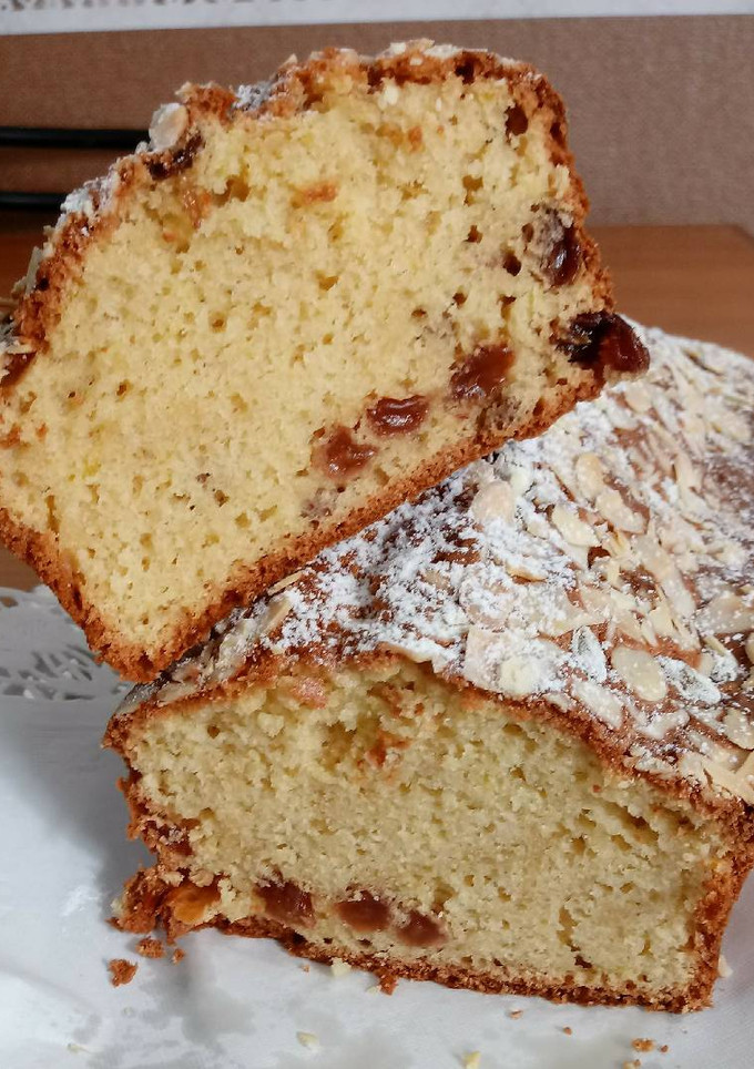 Una foto de Bizcocho de almendra y pasas