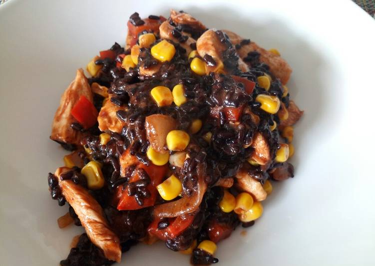 Steps to Prepare Favorite Spicy chicken, veg and black rice one pan