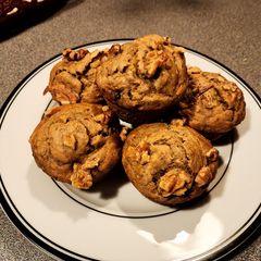 A picture of 🍌 Banana Dark Chocolate Walnut Oatmeal Muffins 🍫.