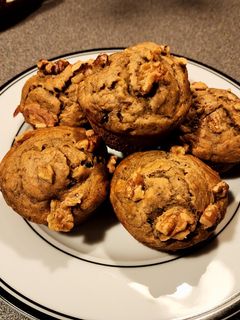 A picture of 🍌 Banana Dark Chocolate Walnut Oatmeal Muffins 🍫.