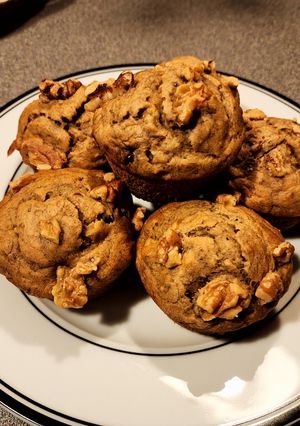 A picture of 🍌 Banana Dark Chocolate Walnut Oatmeal Muffins 🍫.