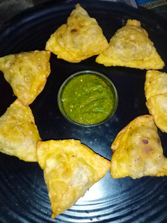 समोसे(samose recepie in hindi) रेसिपी मुख्य फोटो
