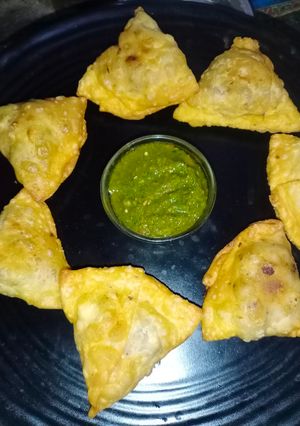 समोसे(samose recepie in hindi) रेसिपी मुख्य फोटो