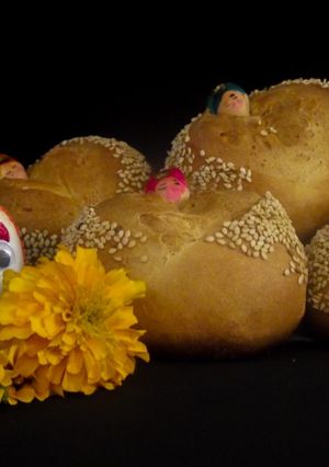 Una foto de Pan de muerto tradicional