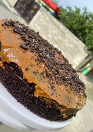 Una foto de Torta de chocolate rellena de dulce de leche