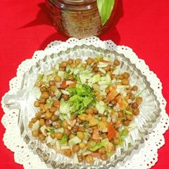 A picture of Kala Chana Salad.