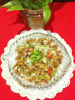 A picture of Kala Chana Salad.