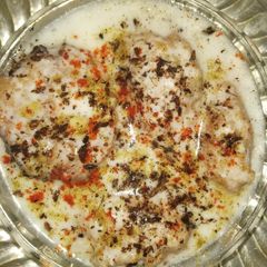A picture of Dahi bhalle.