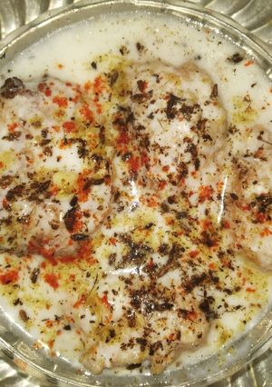 A picture of Dahi bhalle.