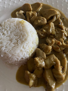 Una foto de Pollo Al curry