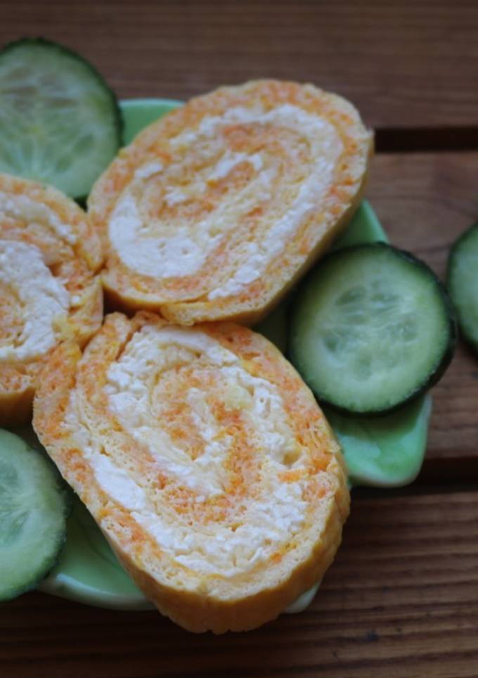 Морквяний закусочний рулет