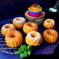 A picture of Mini Lemon Bundt Cake.