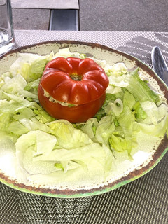 Una foto de Tomate relleno de jurel