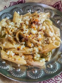 চীজি হোয়াইট সস পাস্তা উইদাউট হোয়াইট সই(cheesy white sauce pasta recipe in Bengali) রেসিপির প্রধান ছবি