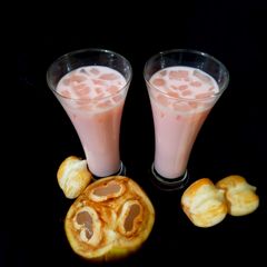 A picture of Nungu sharbat/ Ice apple sharbat.