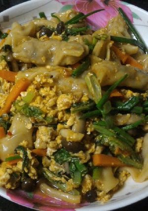 รูปของ เกี๊ยวผัดไข่และเห็ด