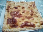 Una foto de empanada pisto