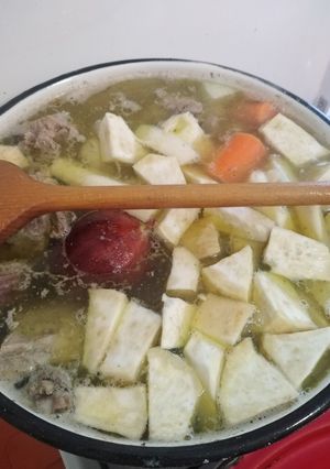 Vegyes szárnyas húsleves recept fotója