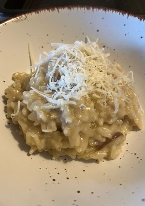 A picture of Creamy mushroom risotto.