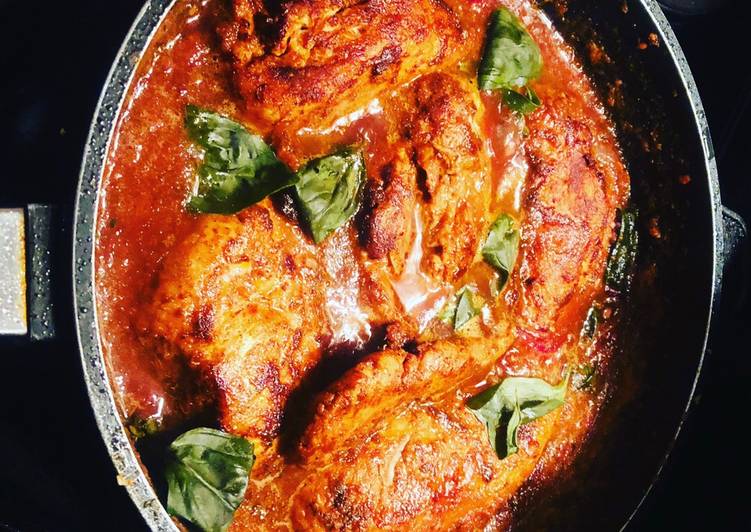 Spicy, Succulent Chicken Breasts in a Tomato and Red Wine Sauce